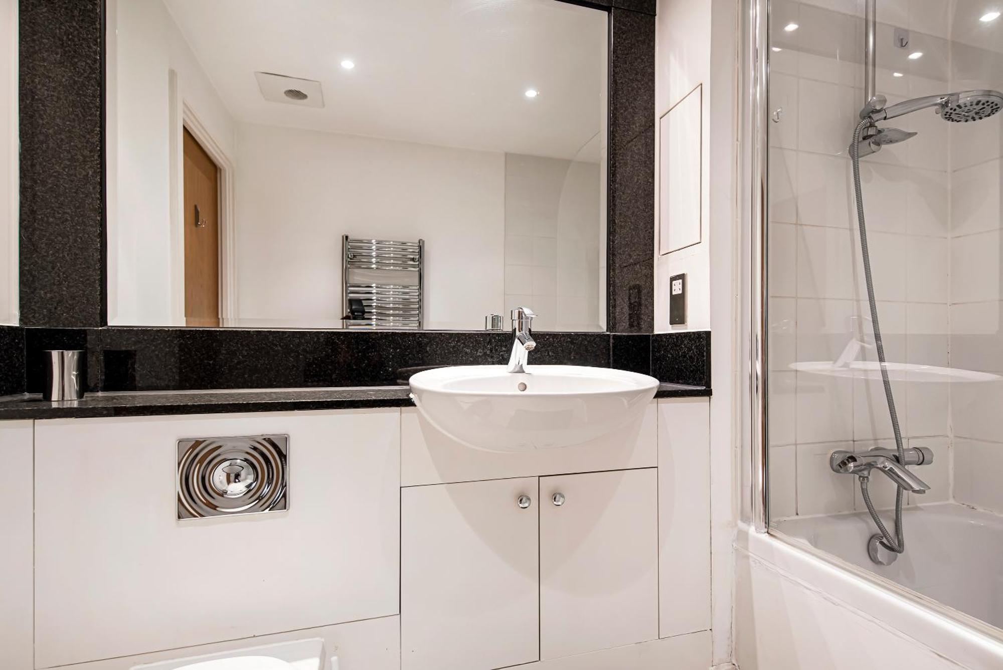 Central 2 Bed With Large Terrace London Exteriör bild
